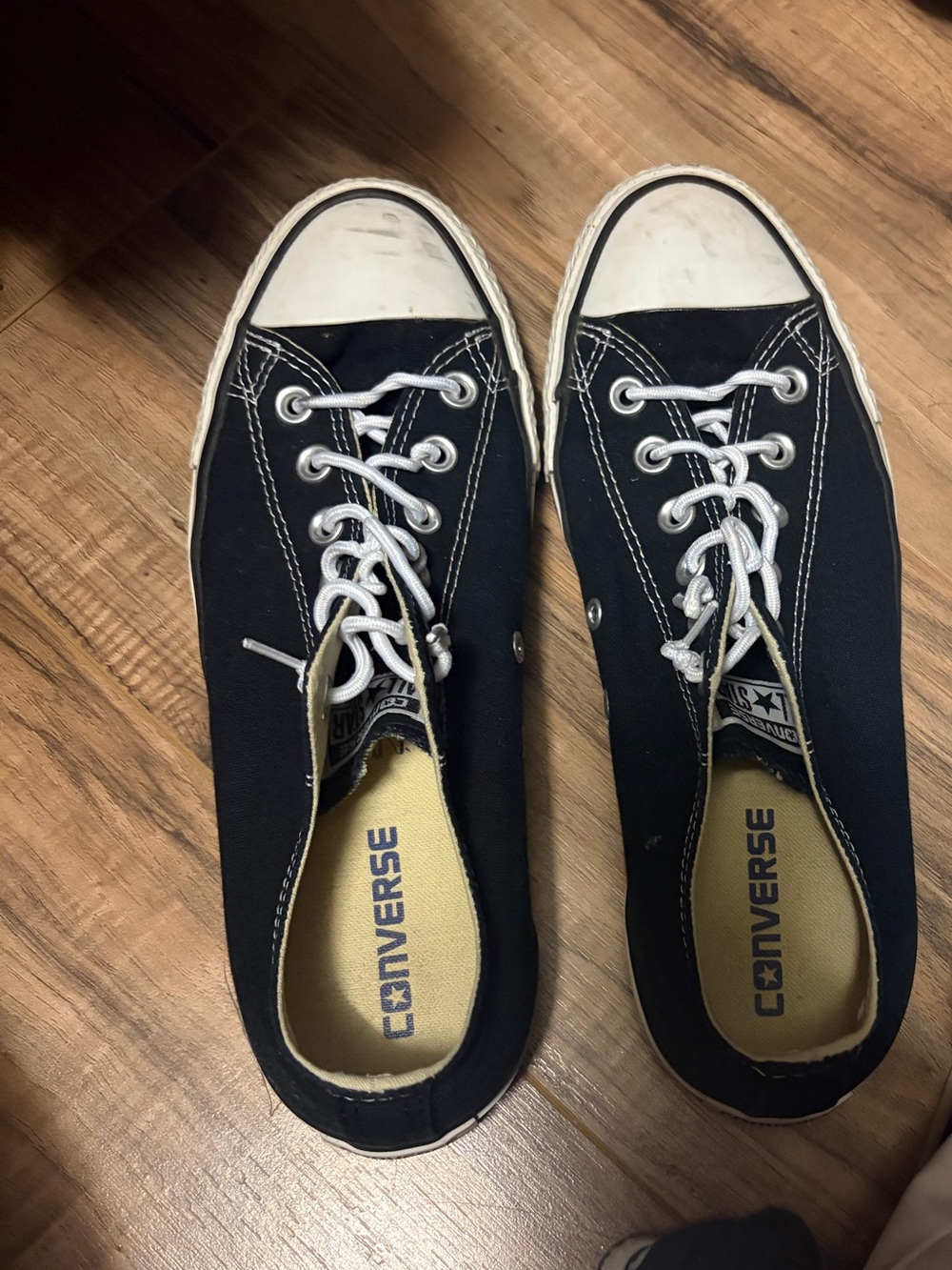 Converse Black Low Top Canvas Sneakers. GREAT condition! Size 9 women’s
